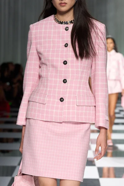 Look 70